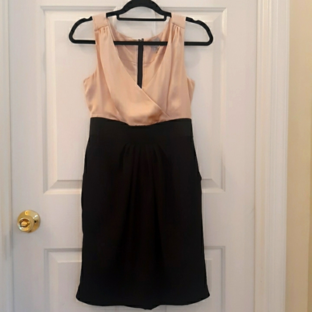 H&M Cream and Black V-neck Dress. Size 8